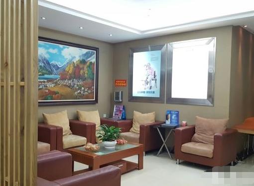 深圳童美口腔門(mén)診部休息區(qū)