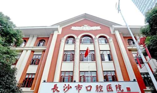 深圳龍華區(qū)口腔醫(yī)院推薦：口碑醫(yī)生、預(yù)約方式及收費一覽